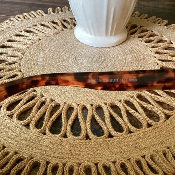 Ryan Simkhai Tortoise Shell Cat Eye Polarized Sunglasses - Picture 6 of 8